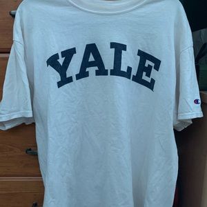 Yale Champion T-Shirt📚